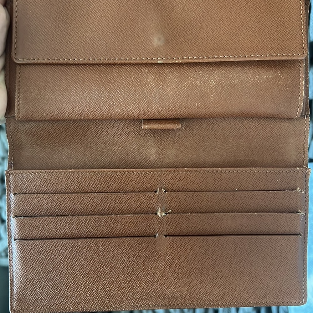 Authentic Louis Vuitton International wallet - Picture 6 of 10